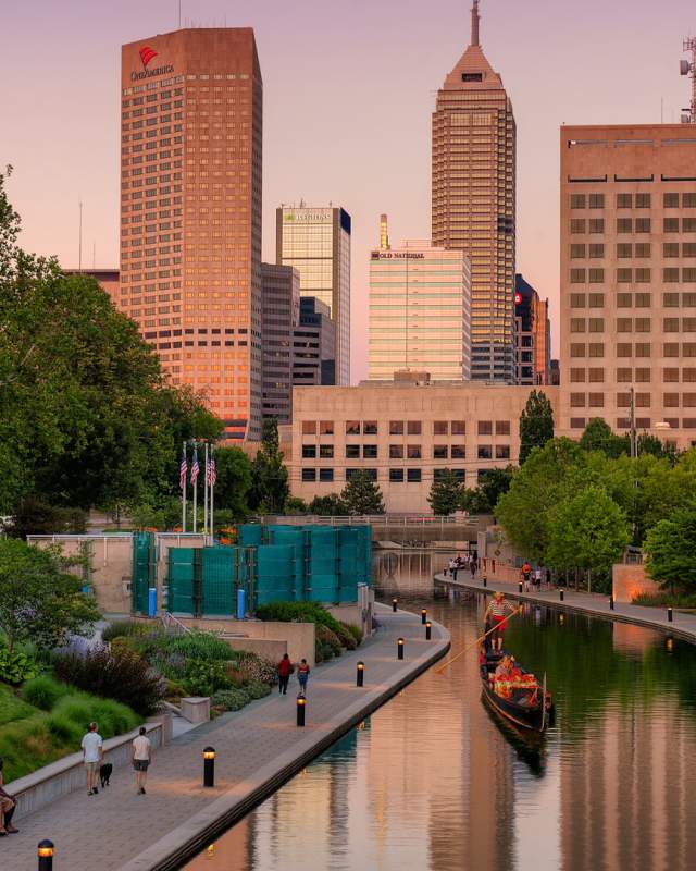 A romantic gondola ride on the scenic Central Canal