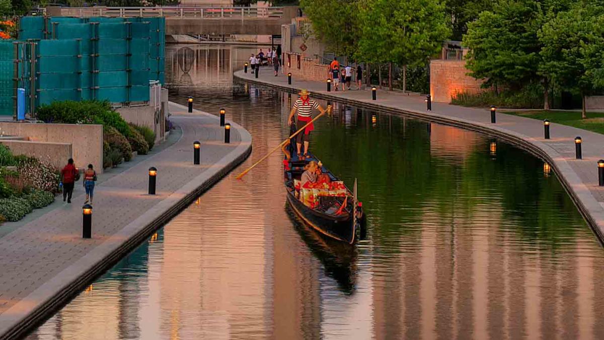 old world gondoliers